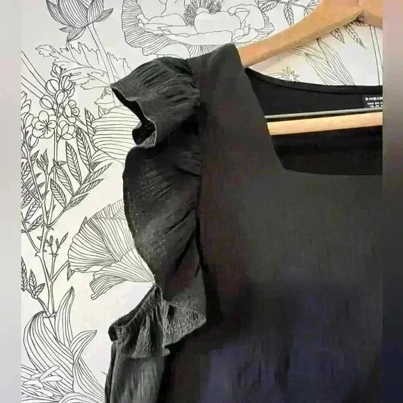 Black blouse with Ruffle Sleeves and Square Neck, Size XL - Picture 4 of 4
